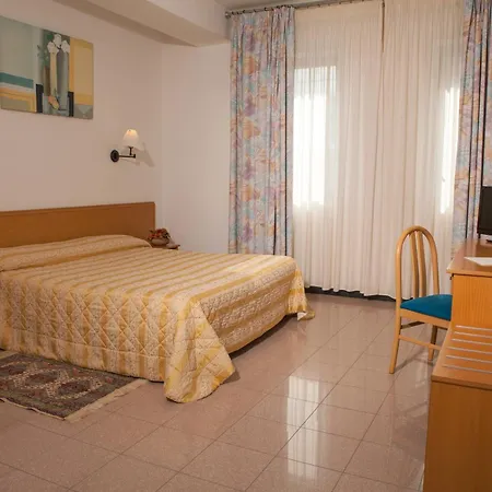 Astoria 4*
