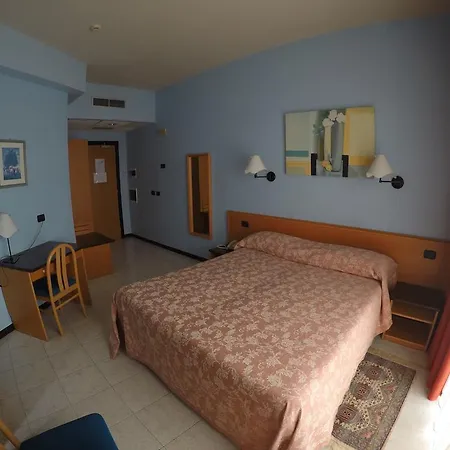מלון Astoria 4*