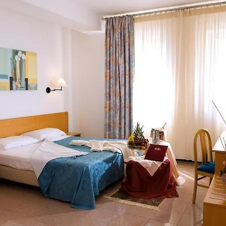 Astoria Hotel 4*