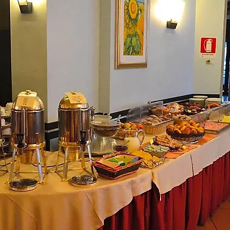 Astoria Hotel 4*