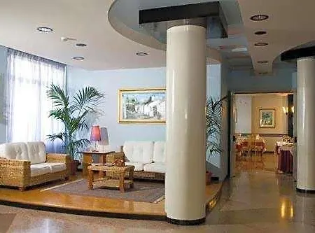 Astoria Hotel 4*